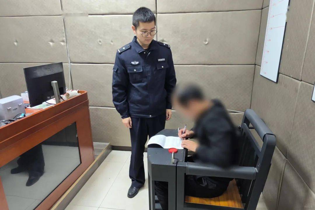 先后盗窃8次抓棉湖派出所民警抓获两名盗窃犯罪嫌疑人