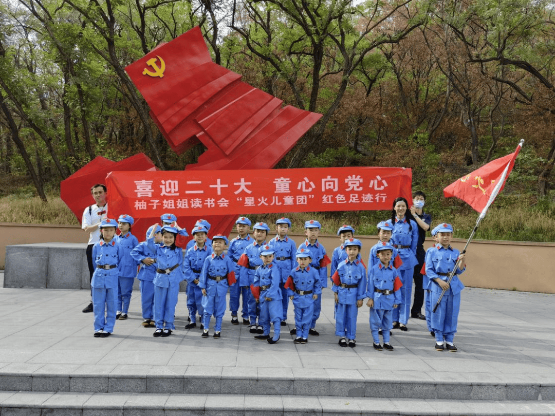 创办了柚子姐姐公益阅读,"星火儿童团"红色故事分享会,"海曙烽火"