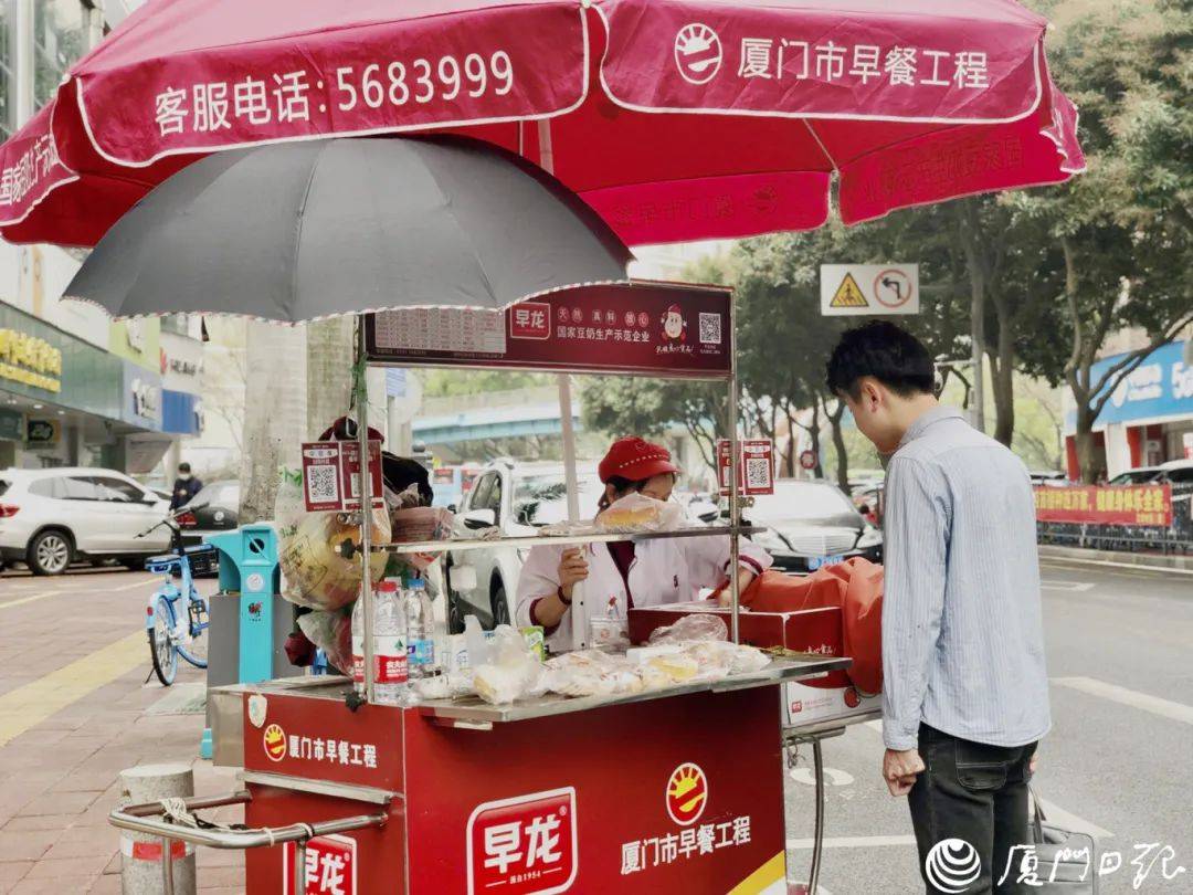 除了让市民"早吃好",厦门早餐工程还提供了3600个就业岗位,具备了"