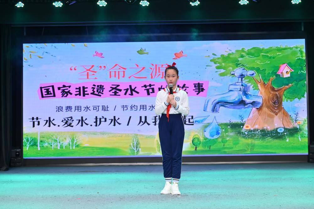 经过主办方和专家团队评审,最终共有30个优秀作品进入决赛.