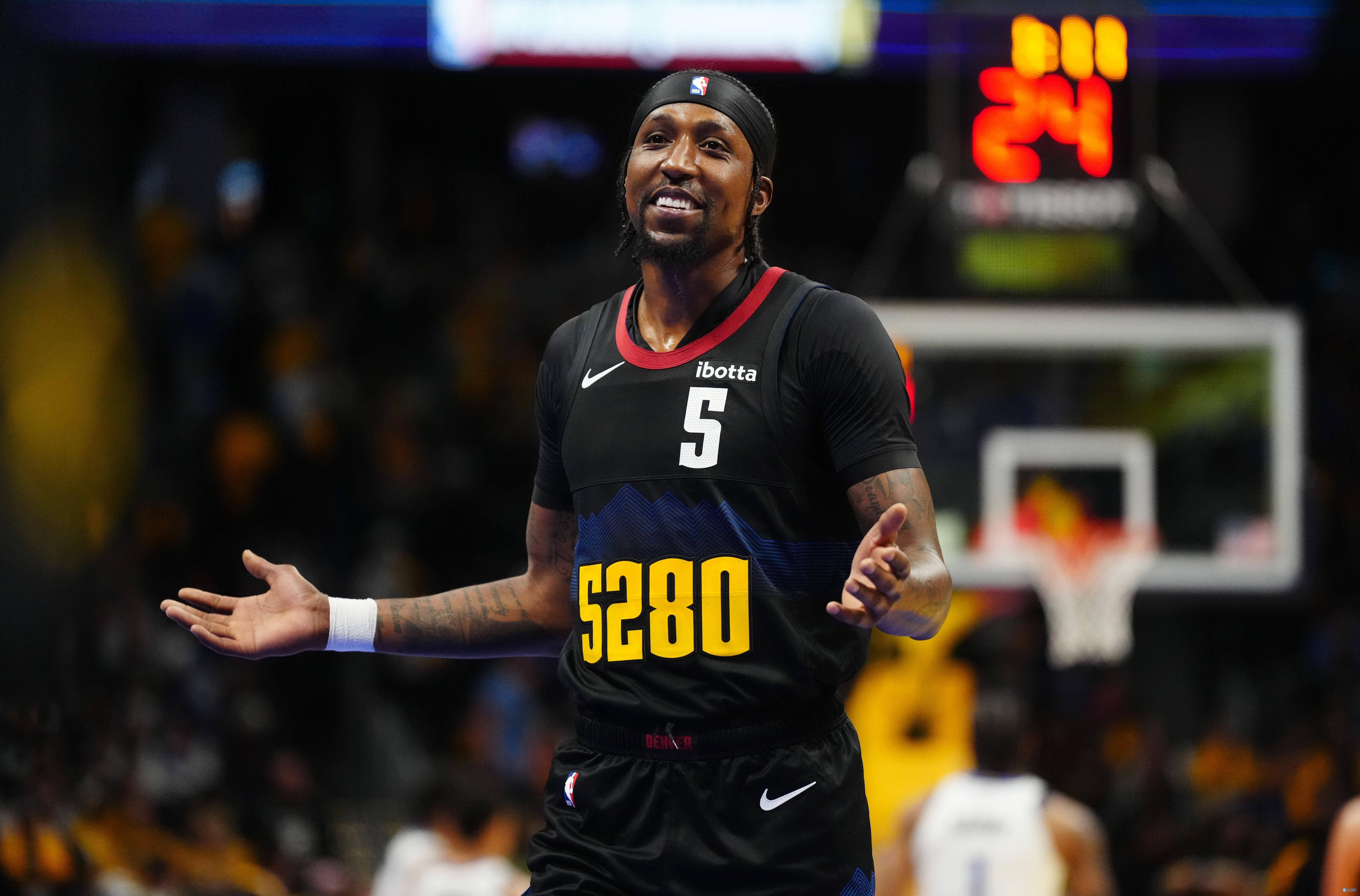 谈到波普的表现,马龙说道:"我真诚地希望全国媒体和看nba的球迷真正