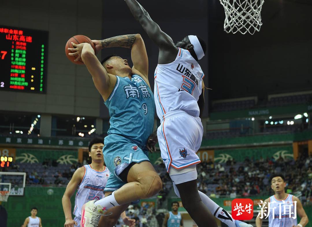 射手群找回手感三节合砍100分单外援同曦主场击败山东