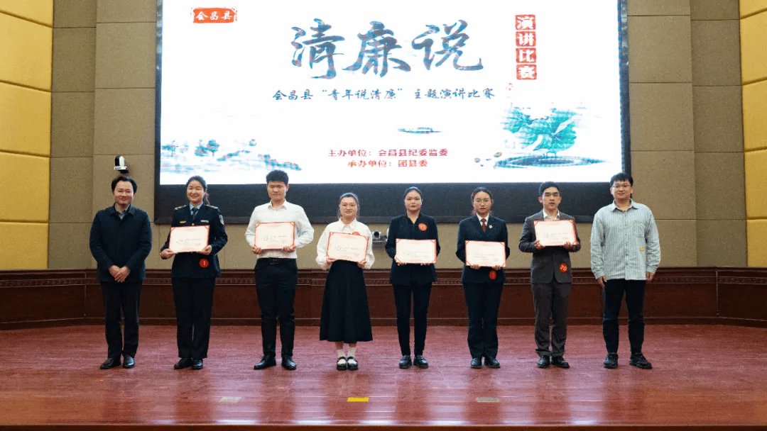 二等奖:刘素梅,刘沐笛,曾伟东一等奖:肖泽芬经过激烈的角逐,比赛最终