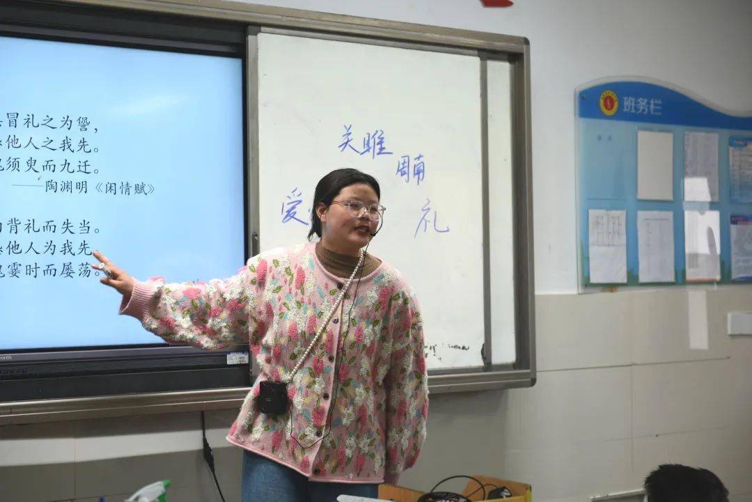 青蓝结伴同行迎来春暖花开灌南县实验中学2024青蓝工程汇报课