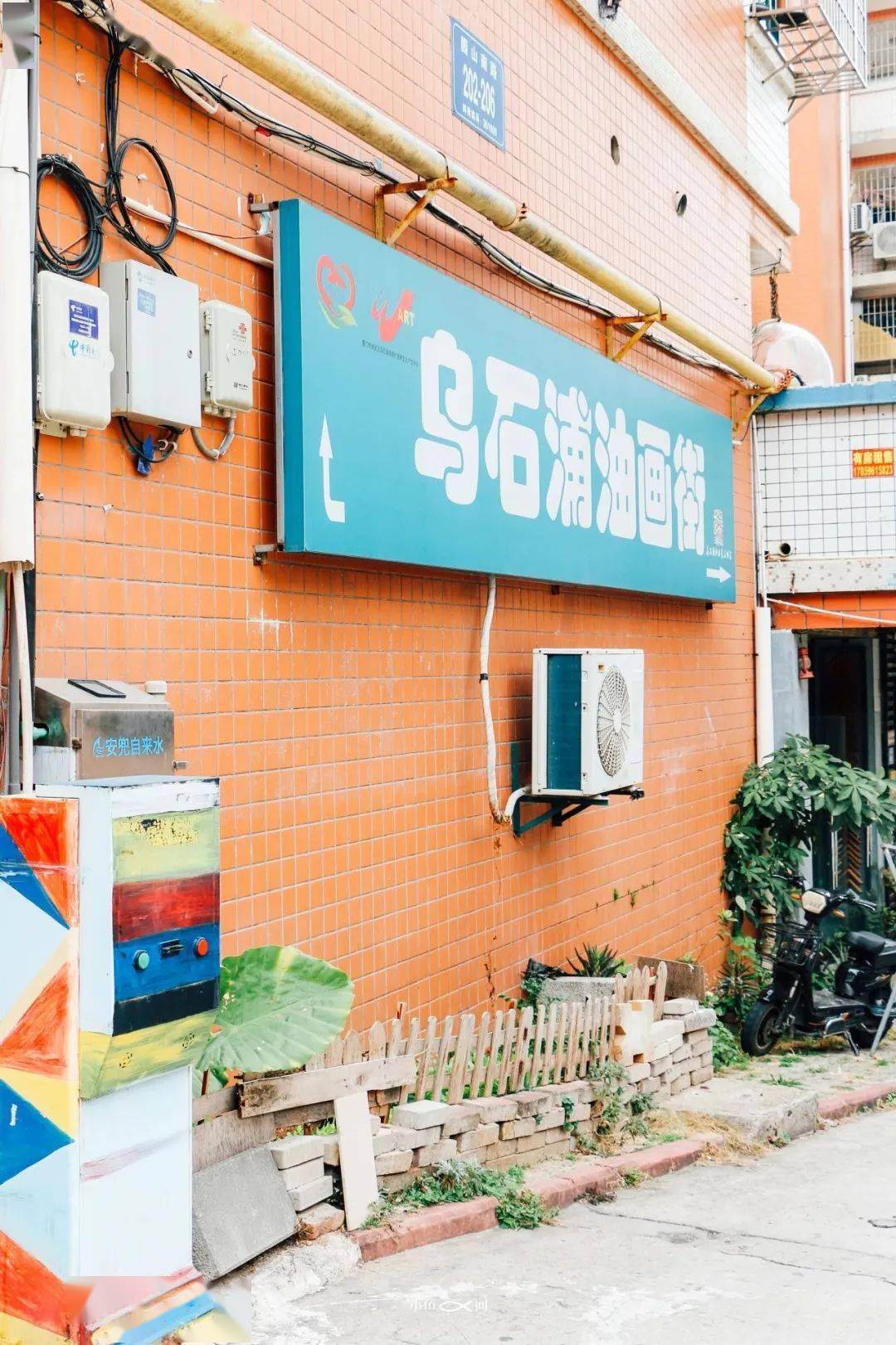 巅峰时期,乌石浦油画街不到300亩的土地上,挤满了密密麻麻