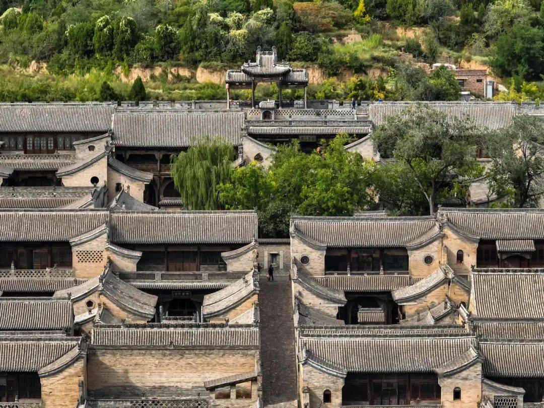 1118个房间,如今竟无人居住._雕刻_寓意_大院