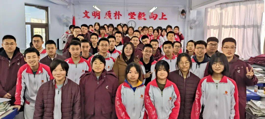 荣耀师生携手同心和美一中上下求索