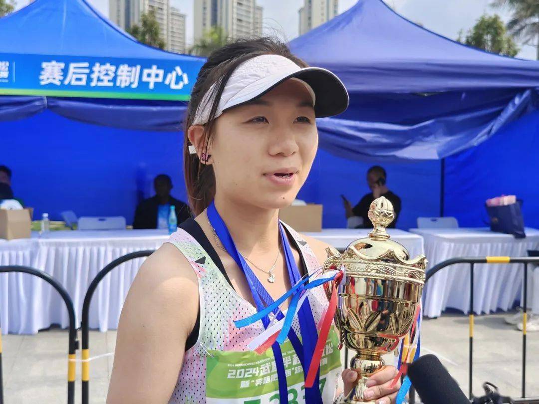 任天野在来宾与5000名跑者竞逐半马