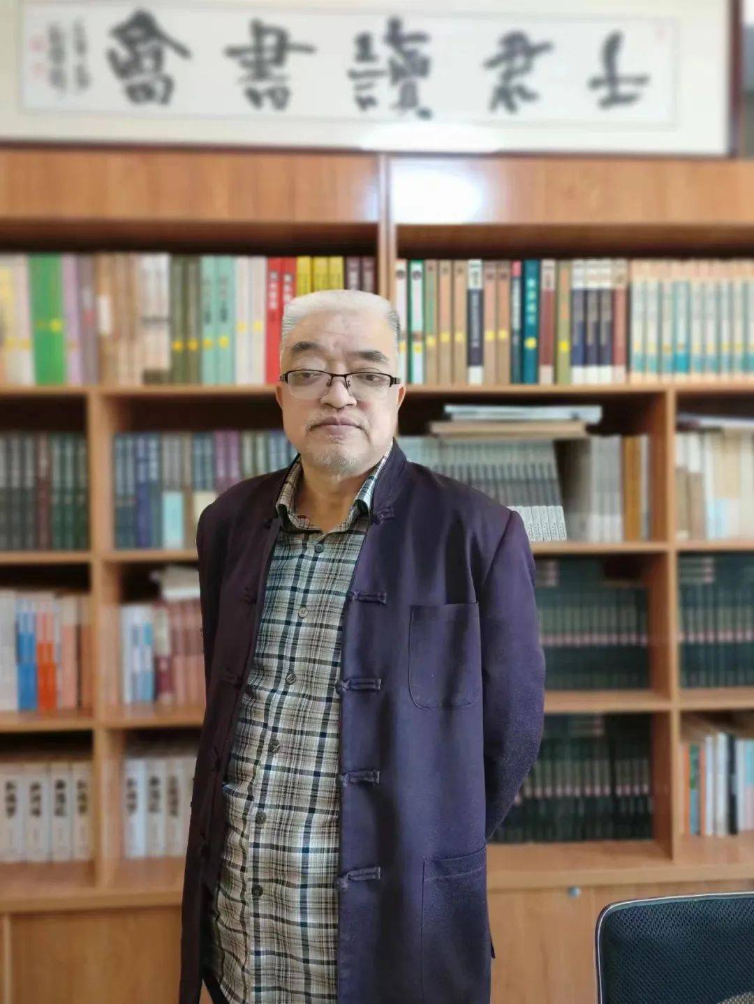 山西市场导报世界读书日专稿韩锡璋在士君读书会上的