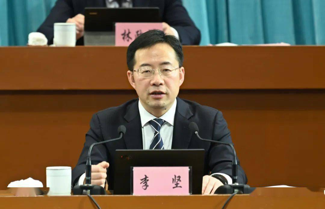 全市经济高质量发展暨人才和科技创新大会召开