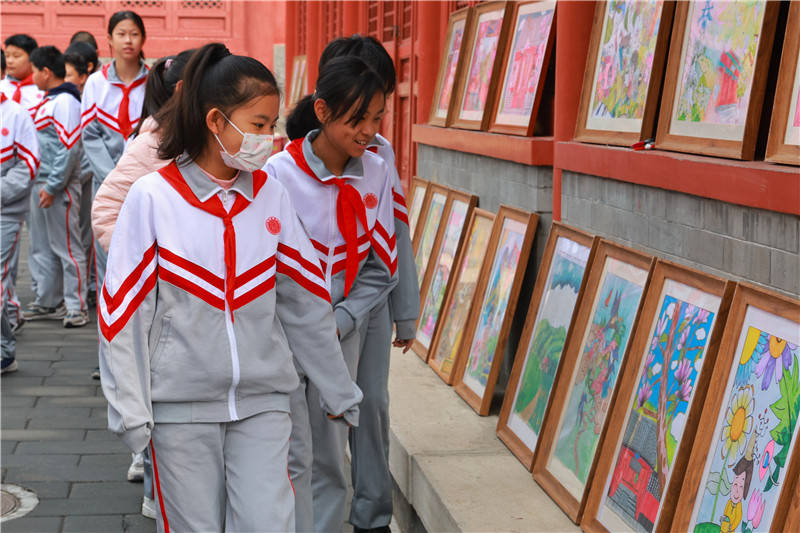 徐悲鸿作品进校园府学胡同小学大美府学书画展开幕