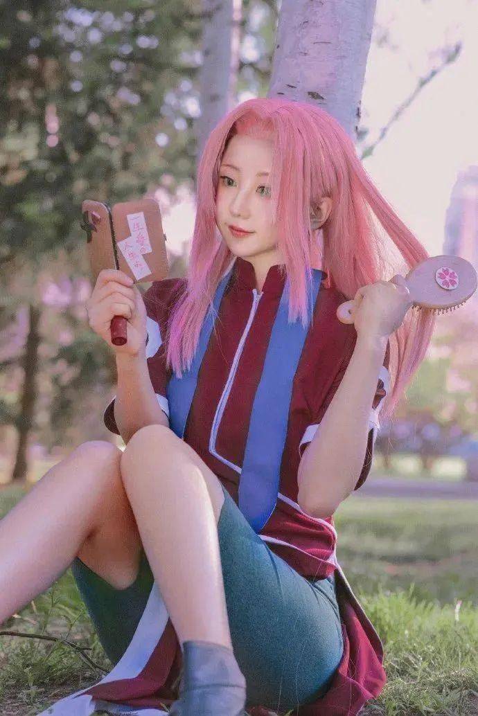 火影美图小樱cos真人版的也不错