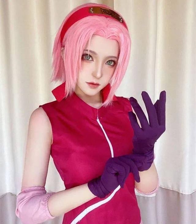 火影美图小樱cos真人版的也不错