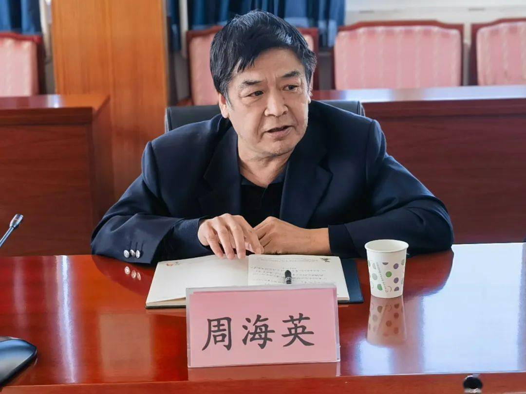 会议最后,周海英强调:一要进一步提高政治站位,努力提升法律服务质量.