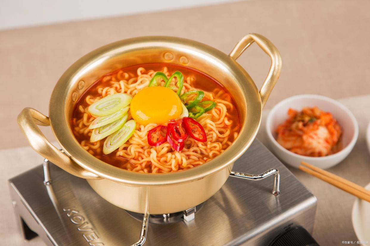 中国人吃泡面几分钟就吃完,而韩国人却要很长时间,这为什么?