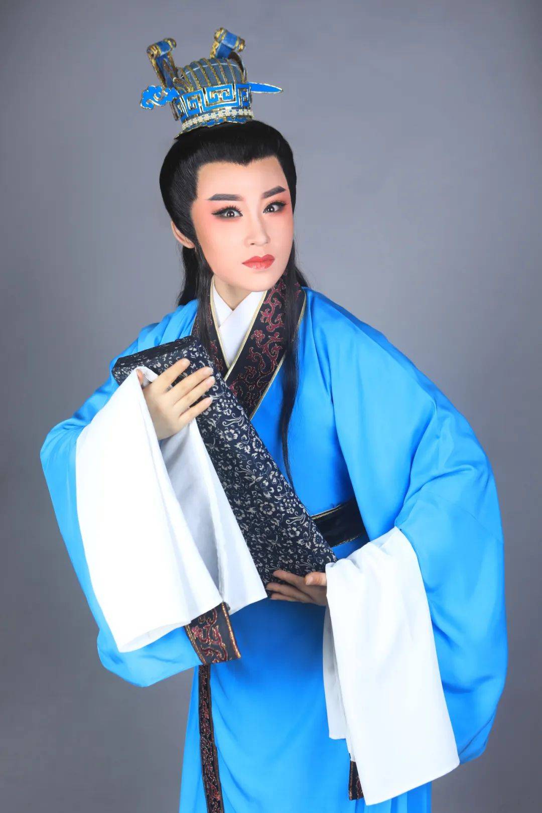 工小生,承范(瑞娟)派,师承当代越剧表演艺术家章瑞虹,著名演员史济华