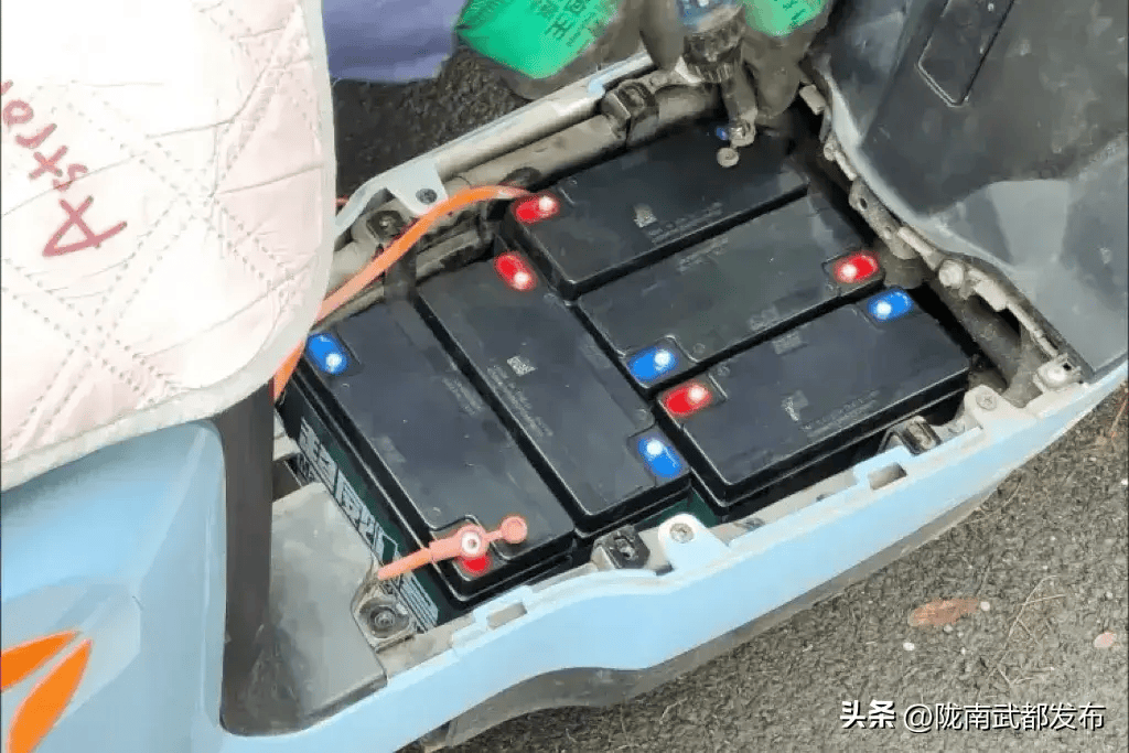 电动车电池取出来图解图片