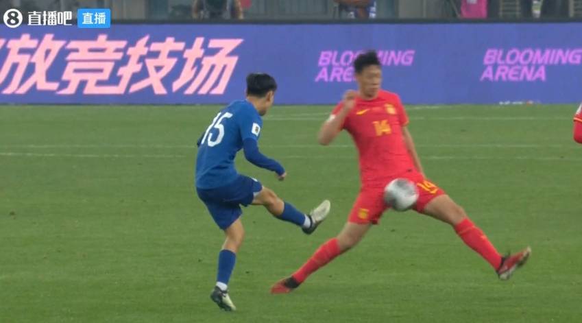 高天意舍身封堵被踢中要害痛苦捂裆倒地