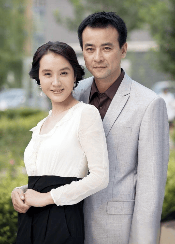 原创最帅男演员娶小23岁郝蕾陪娇妻战胜家族遗传病48岁老来得子