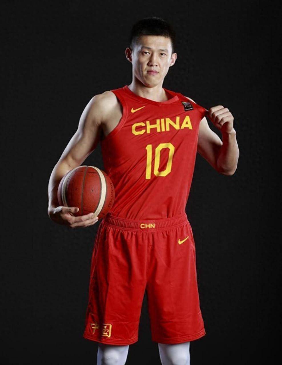 直言不讳公开质疑乔尔杰维奇老队长周鹏也是为了中国男篮好