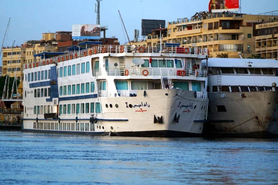 希望被驯养的狐狸,只有璀璨的星空和小王子里没有污染的遮蔽,这里的