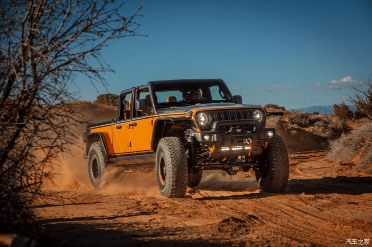 细节方面,新车配备18×9英寸缎面黑kmc grenade crawl防脱轮圈及