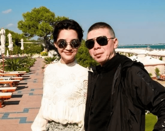 征服姜文迷倒冯小刚她的魔鬼身材比戏还红如今55岁为何无人敢娶