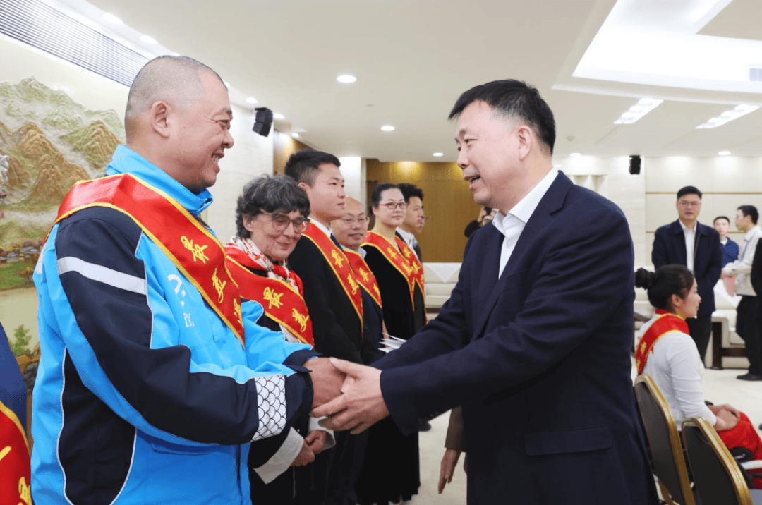 市领导接见2023年度最美温州人代表让人们在温暖之州感受城市精神