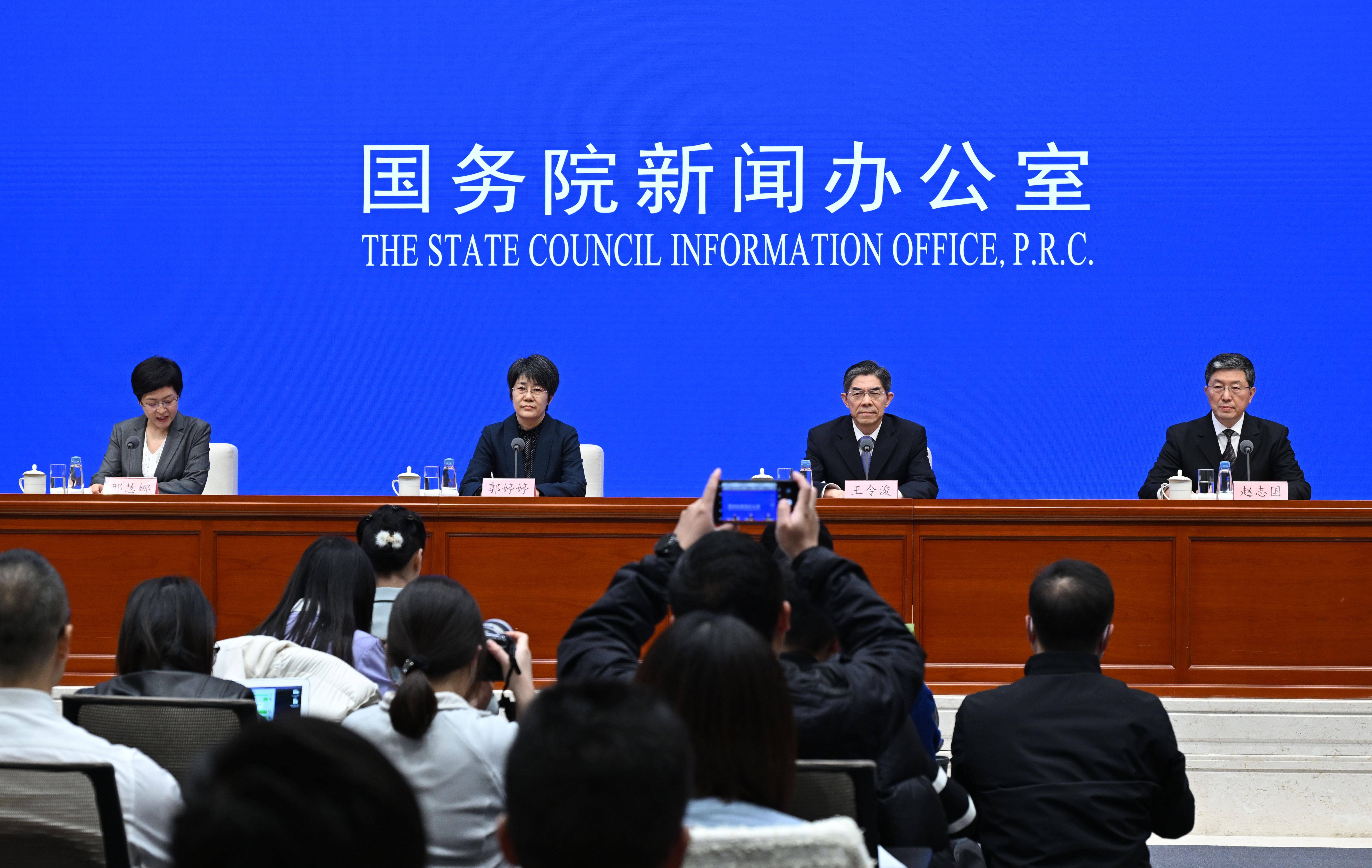 国新办举行近期生产消费进出口有关数据及政策情况新闻发布会