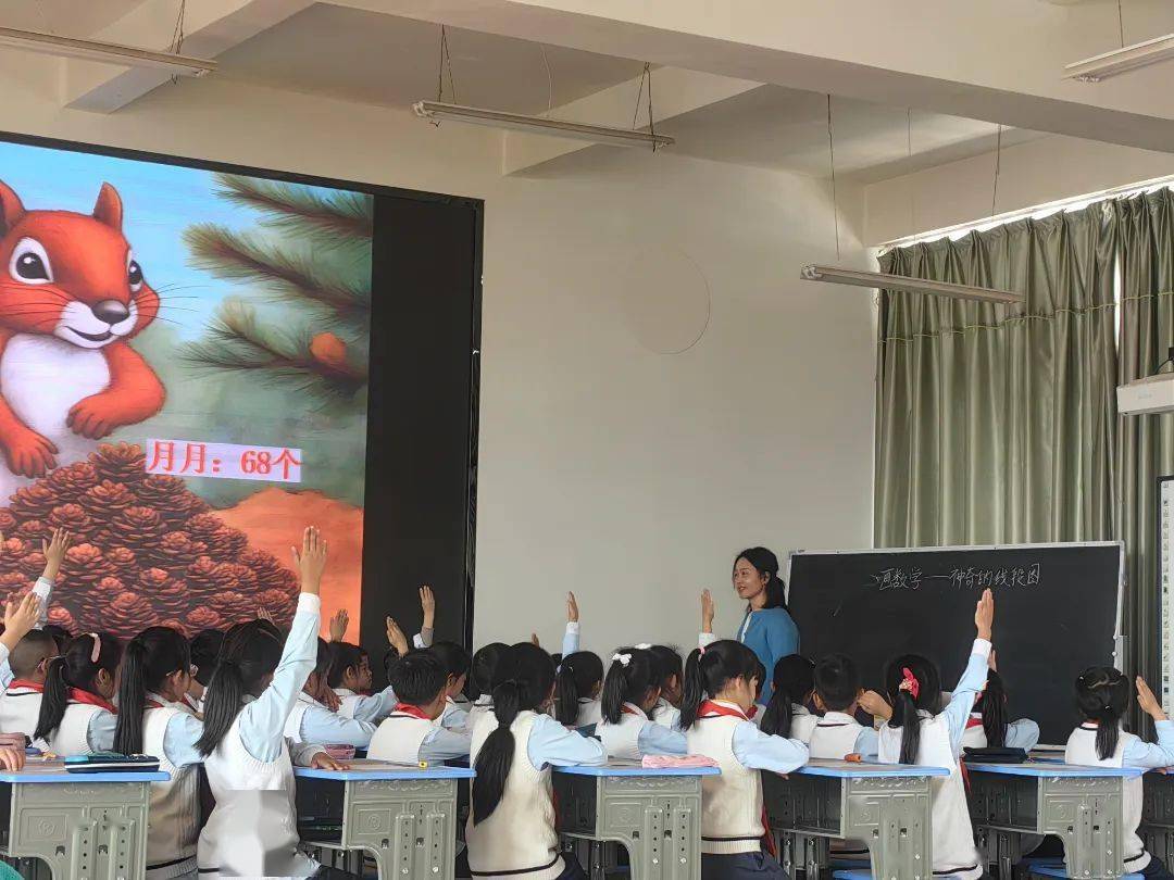 行政教师担当教学领域的先锋模范,引领隆阳区示范教育集团的众位老师