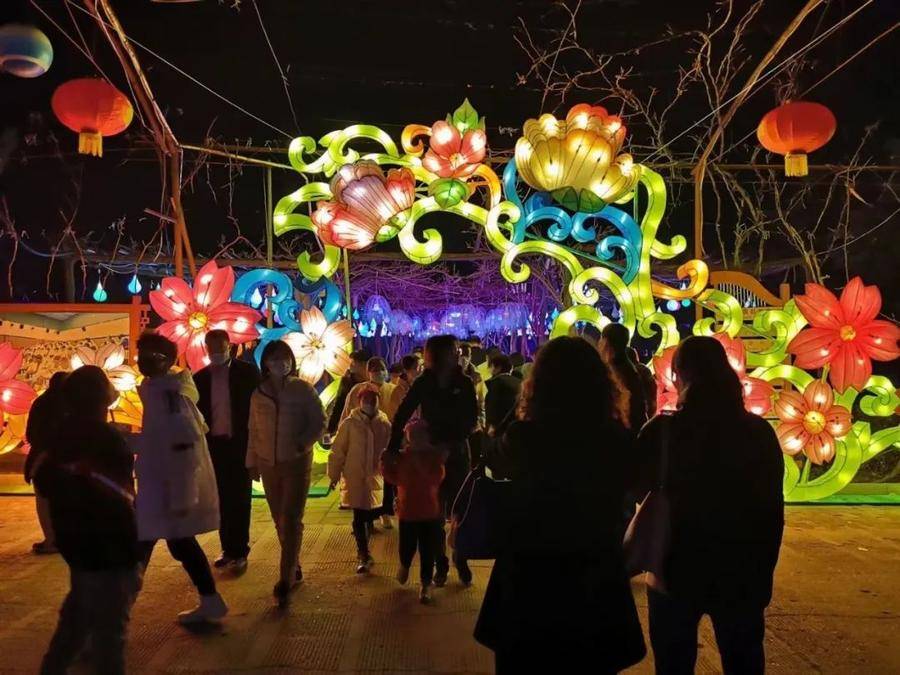 其中,金宝乐园包含潍坊动物园,情缘园,冰雪世界,儿童乐园等七大游览区