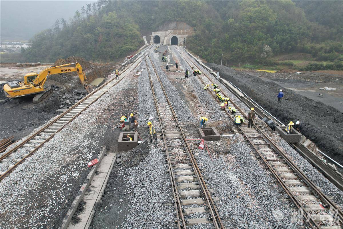铁路施工现场高清图片