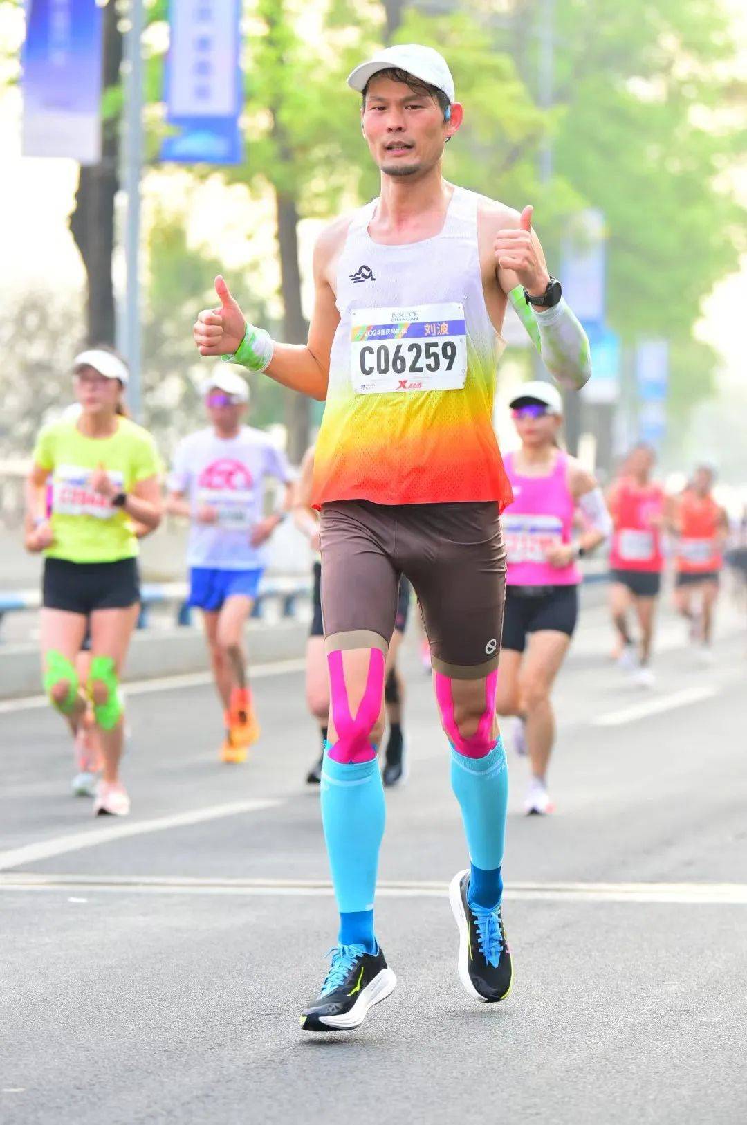 王志豪(3:26:31)赛道很简单,有起伏,爬升比上海更大,但是赛事氛围很好