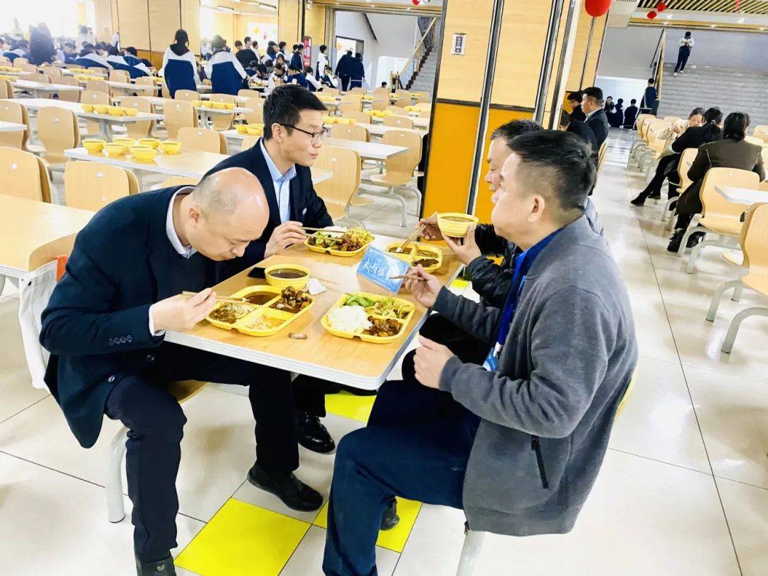 微风正暖遇花开家校共育兴华园商丘工学院附属兴华学校家长开放日活动