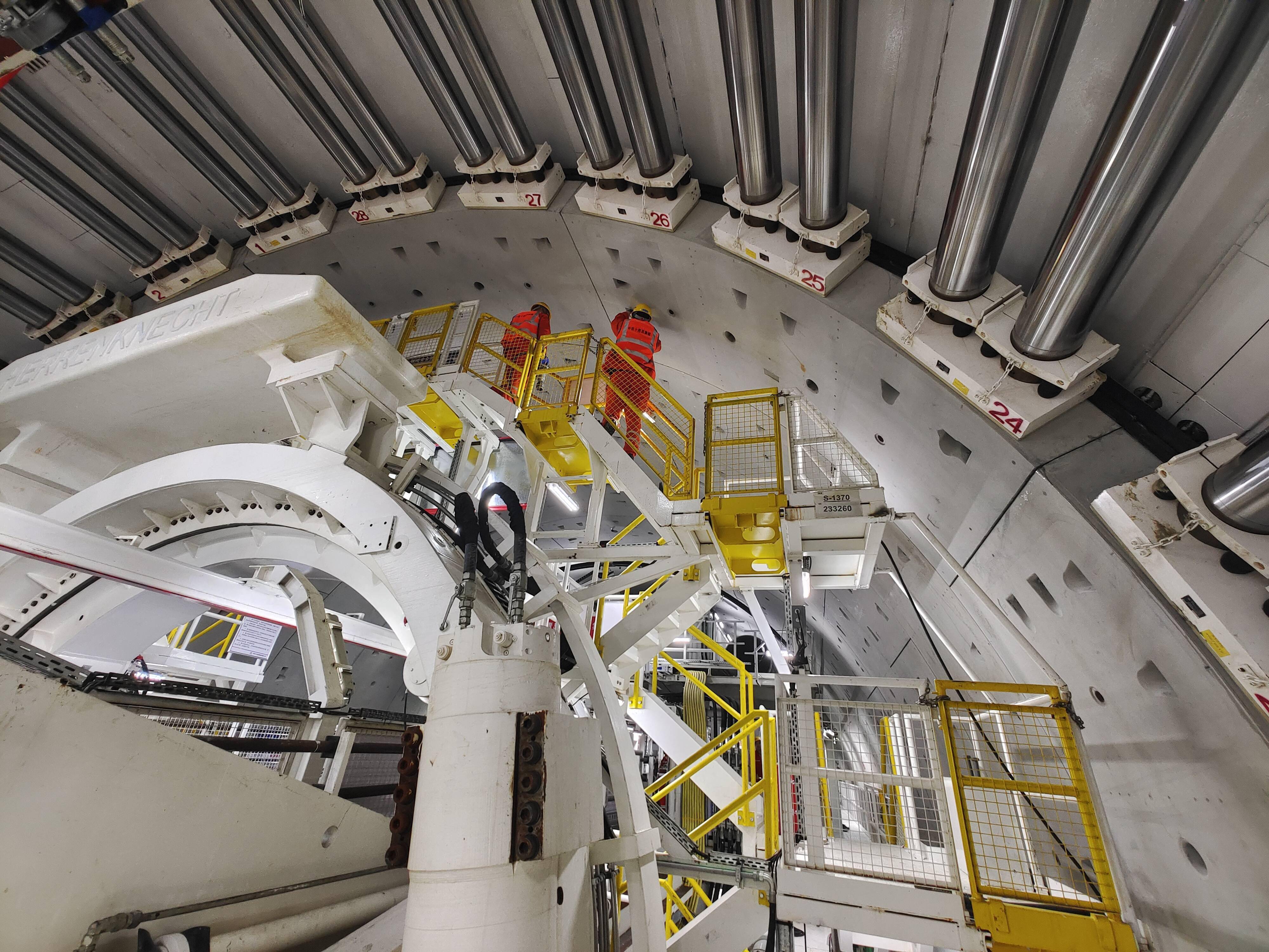 海天号盾构机已掘进至海底40米青岛胶州湾第二海底隧道工程加快推进