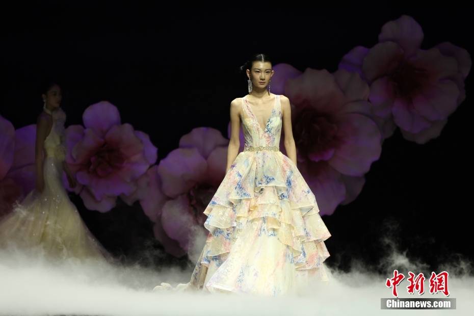 芸想关淑敏主题时装秀在北京举行