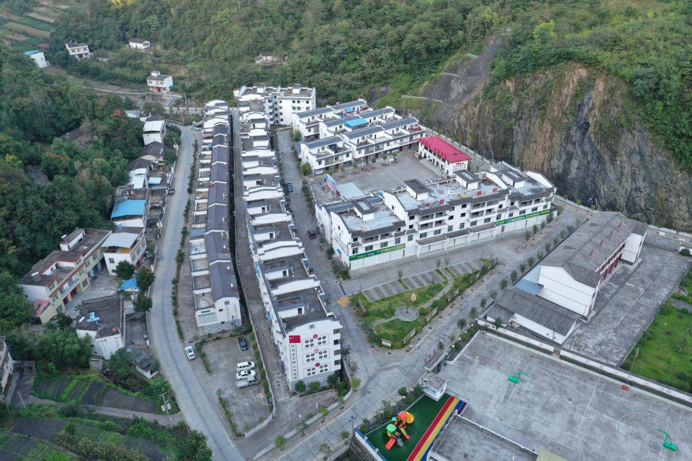 白河县卡子镇陈庄社区以抓促建打造宜居宜业和美乡村