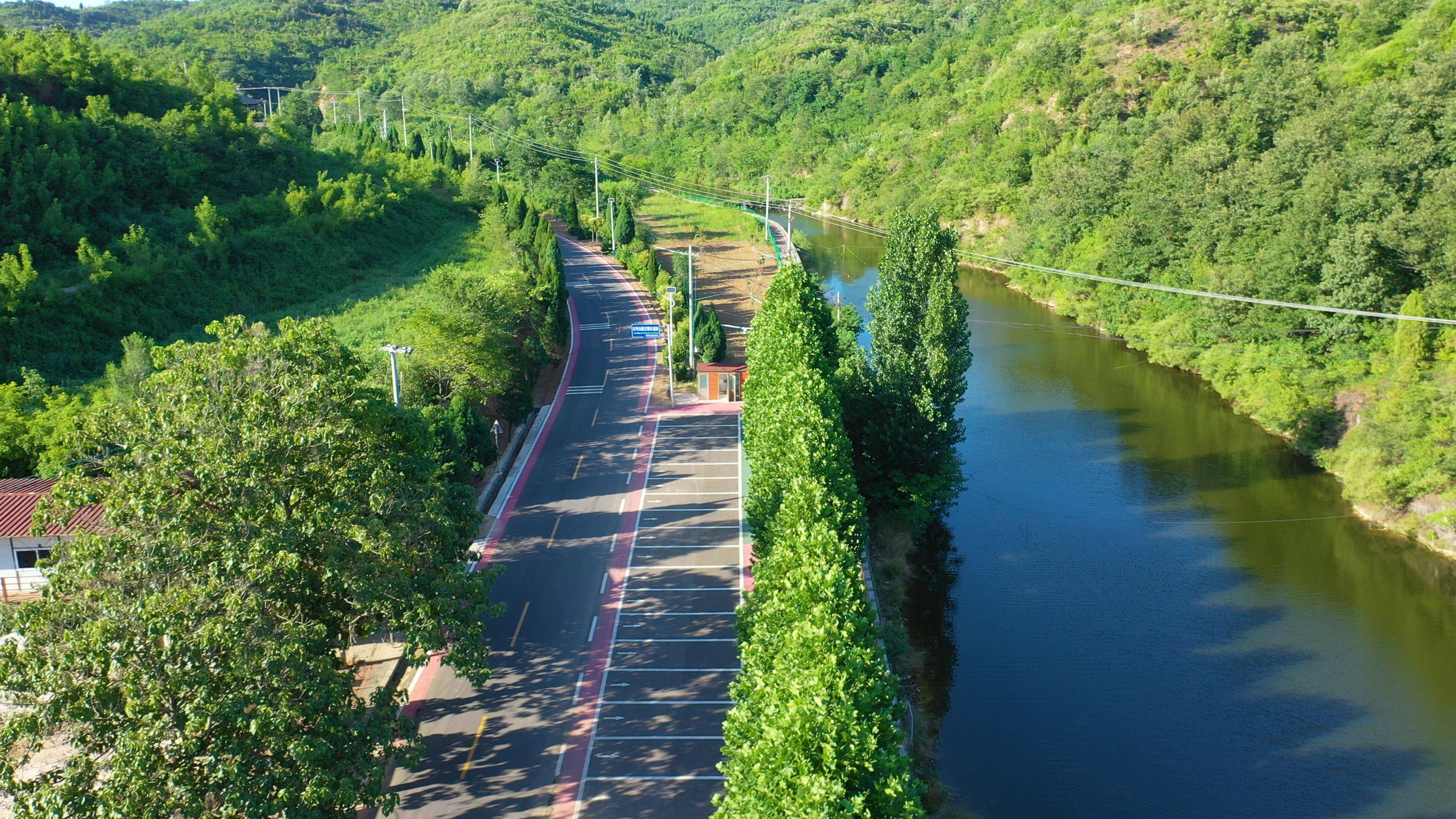 济源坚持管护并重,大力推行农村公路路长制,设置县,乡,村各级路长