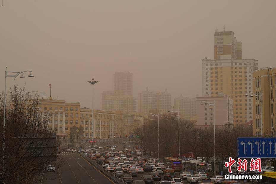 哈尔滨迎大风沙尘天气