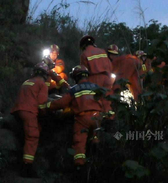 紧急柳州驴友受伤被困旗山消防攀岩救援步步惊心
