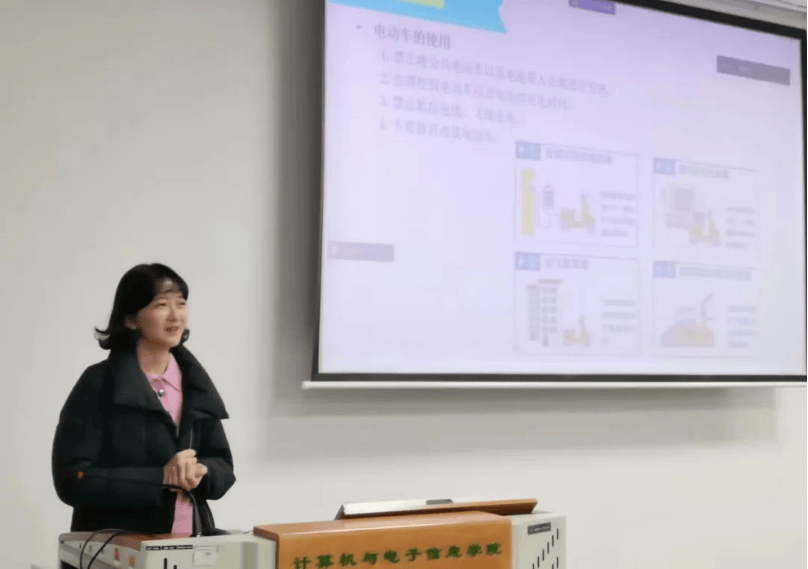 生就业工作推进会,年级辅导员张倩云老师介绍了往届毕业生的就业情况