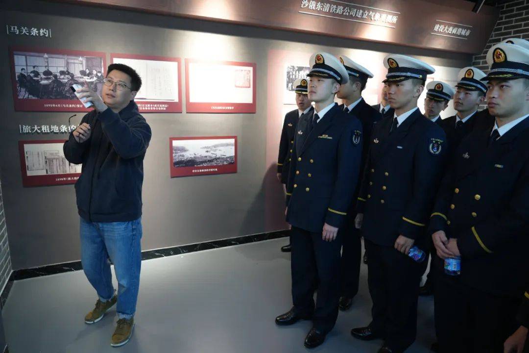 气候行动最前线我们在行动航海系组织世界气象日主题教育系列活动