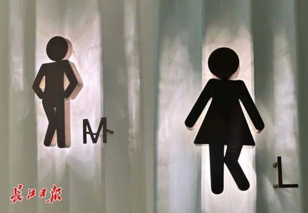 长江日报:不把问题当问题,方便也成了不方便 | 今日评论推荐_标识_卫生间_创意