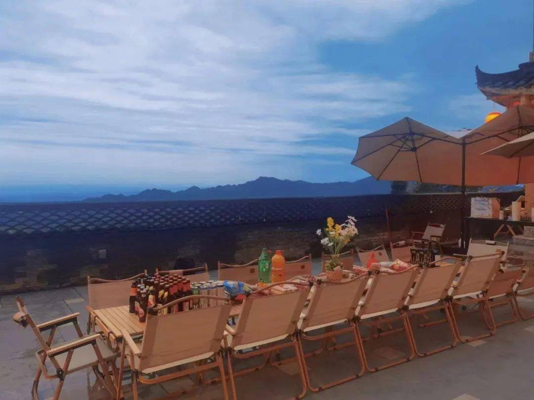 鹤顶生态农庄预订电话:17780621720鹤鸣的春天刚刚开始这里的"花花