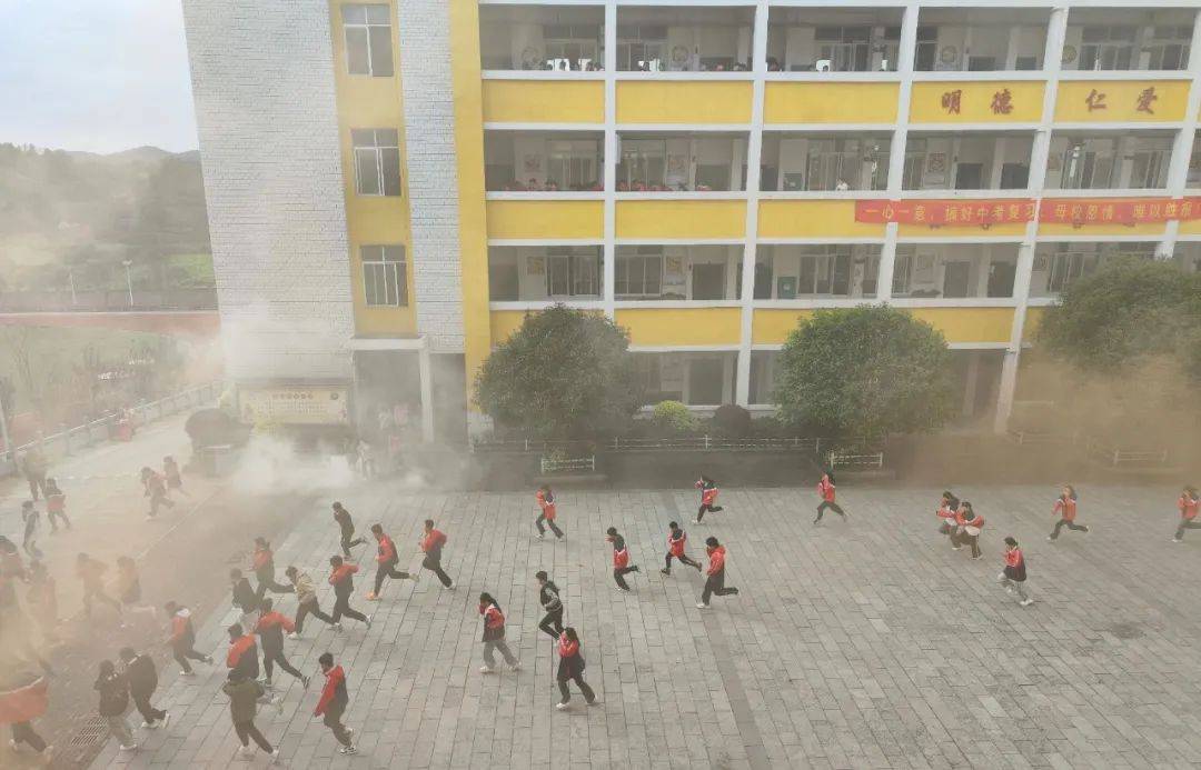 五通初中开展火灾应急疏散演练