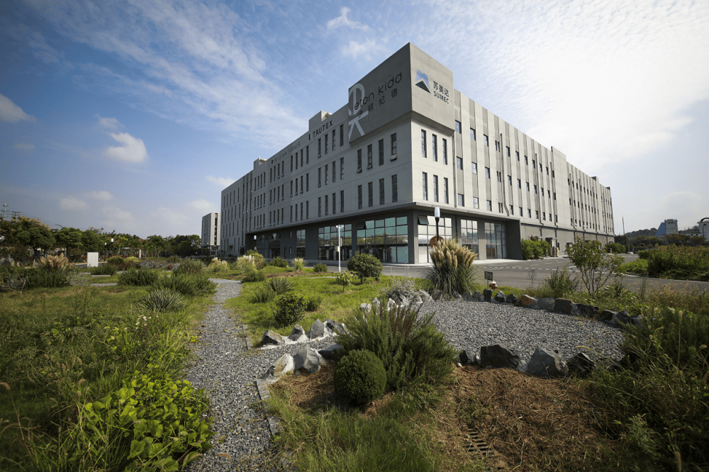 伊顿纪德回归价值创造充分发挥校服美育浸润作用