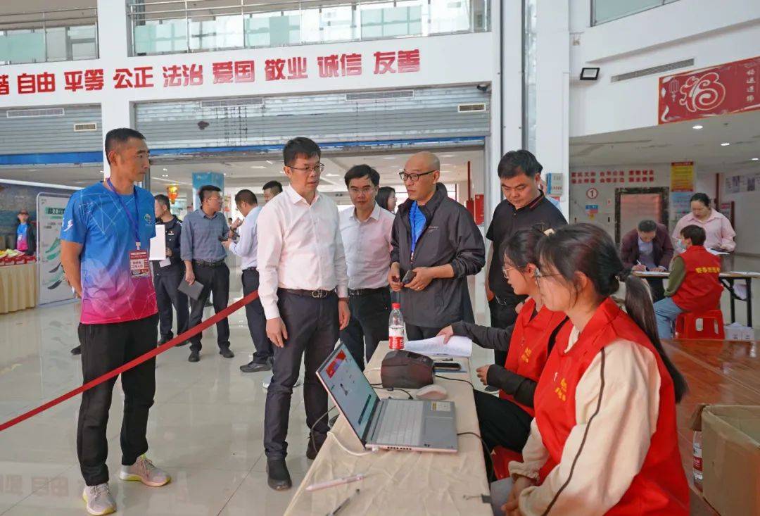 泉港区政府主要领导带队开展泉港半马赛道调研