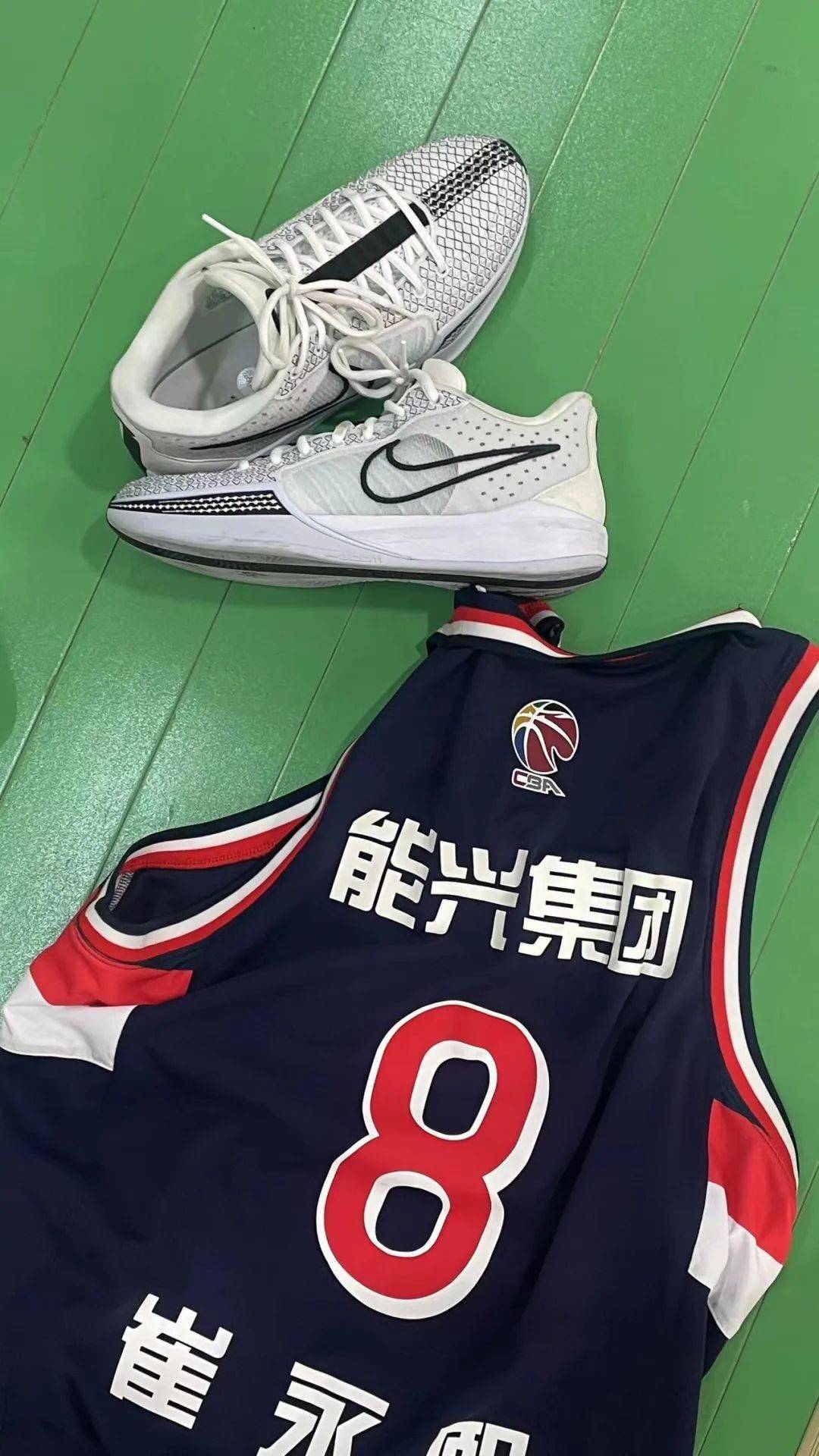 记得拿黑色胶布遮一遮鞋标喔着cba球衣上场nike sabrina 1记得带翻只