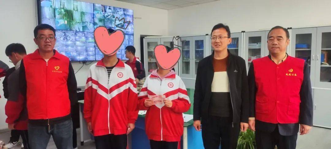 通过集中摸排,深入家访等方式进行认真细致的核实,精心挑选成绩优异