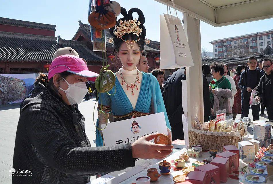 关注天小仙文创在甘肃特色美食及文创非遗市集活动大放异彩